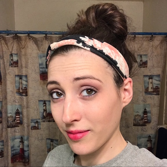 Meet your Posher, Sierra - Picture 1 of 1